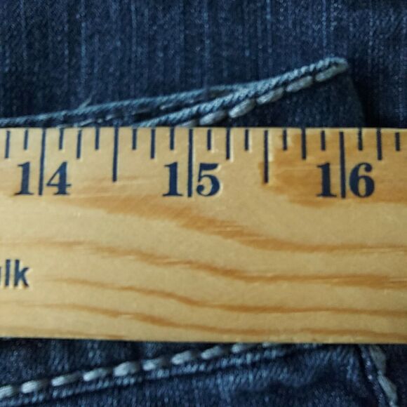 Nine West Capri Jeans Size 8 Embellished Bling Flap Pockets Date Night Fit - Picture 8 of 10